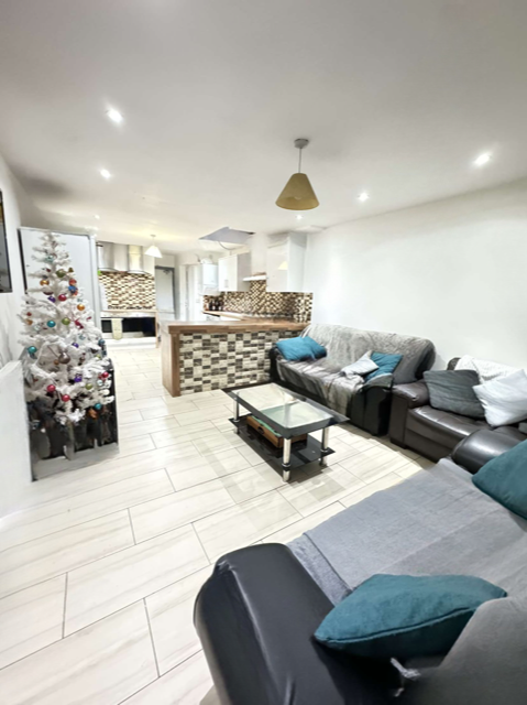 8 bed Mid Terraced House for rent in Birmingham. From Prestige Properties - Birmingham