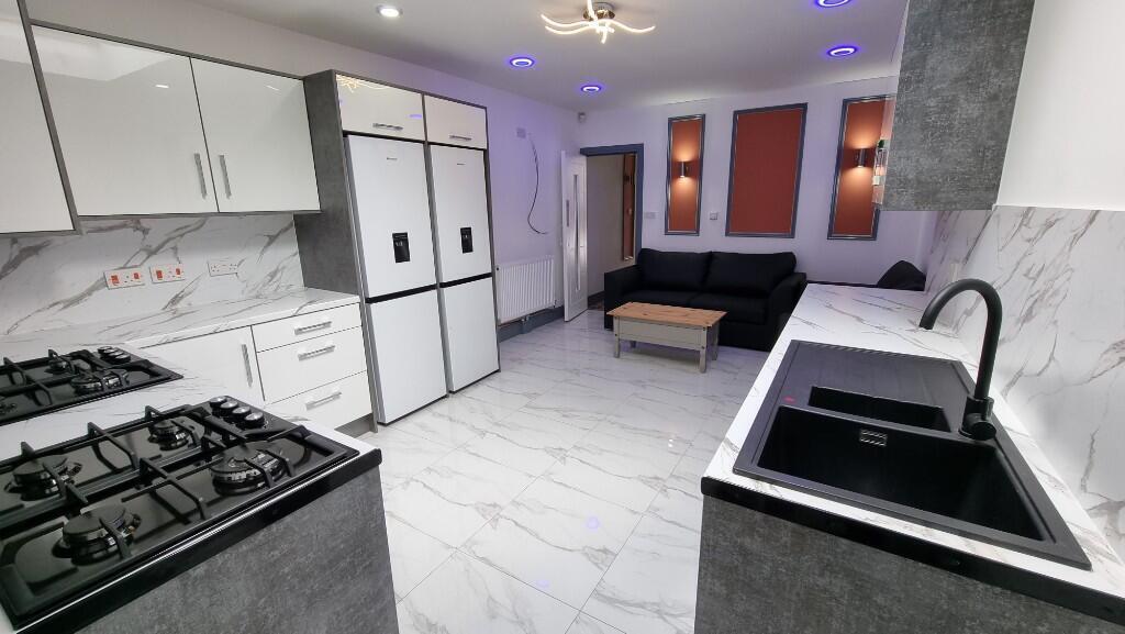 6 bed Mid Terraced House for rent in Birmingham. From Prestige Properties - Birmingham