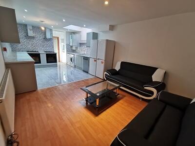 7 bed Mid Terraced House for rent in Birmingham. From Prestige Properties - Birmingham