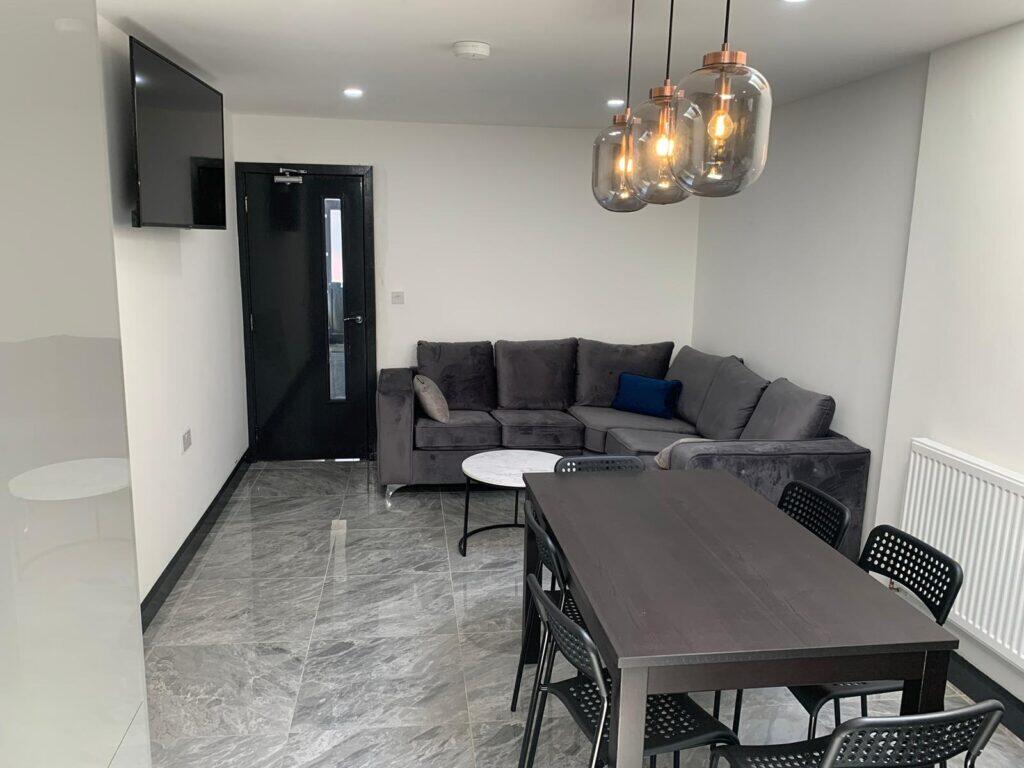 6 bed Mid Terraced House for rent in Birmingham. From Prestige Properties - Birmingham