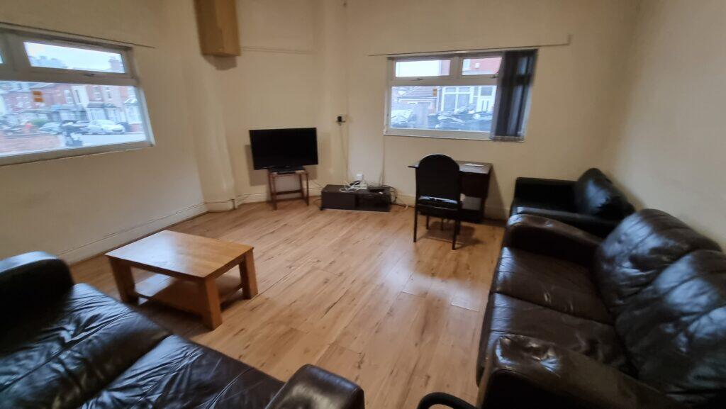 6 bed Mid Terraced House for rent in Birmingham. From Prestige Properties - Birmingham