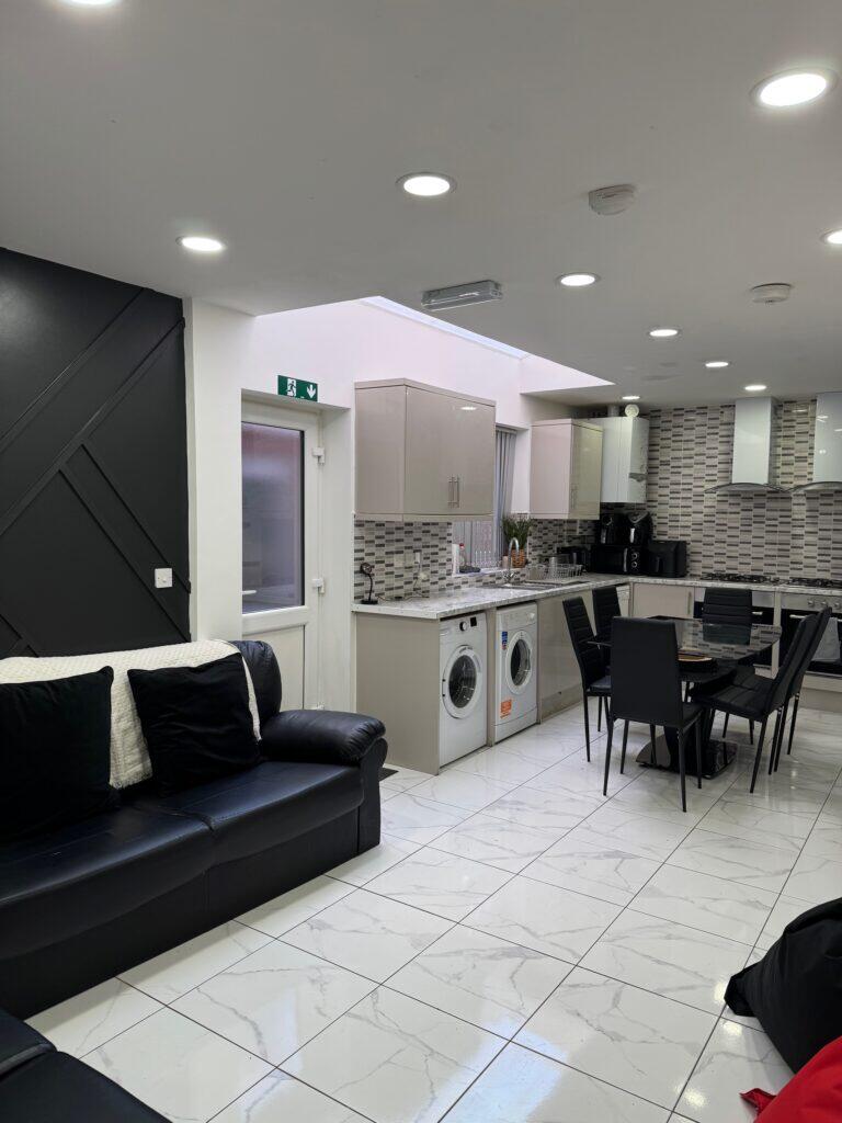 7 bed Mid Terraced House for rent in Birmingham. From Prestige Properties - Birmingham