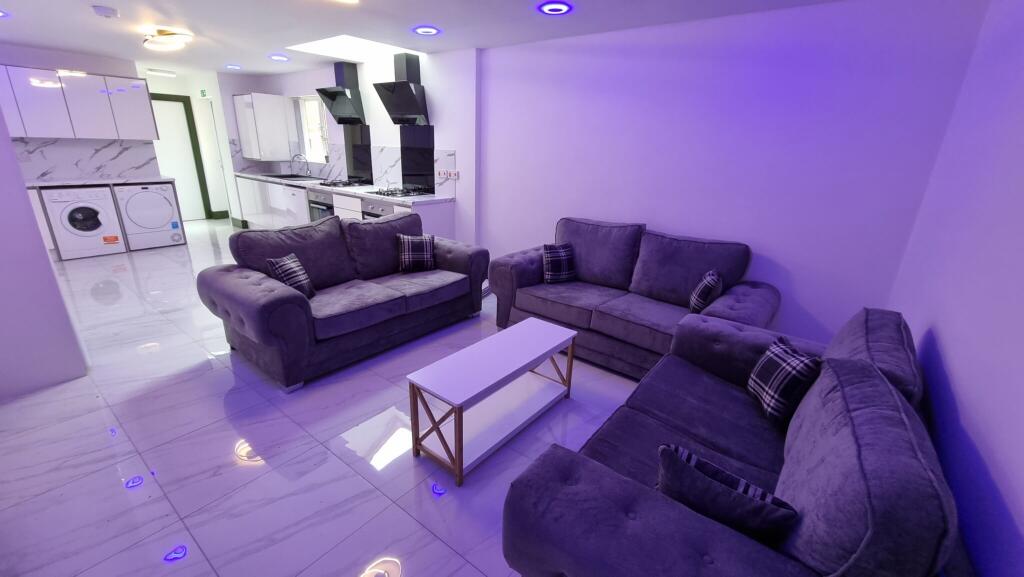 6 bed Mid Terraced House for rent in Birmingham. From Prestige Properties - Birmingham