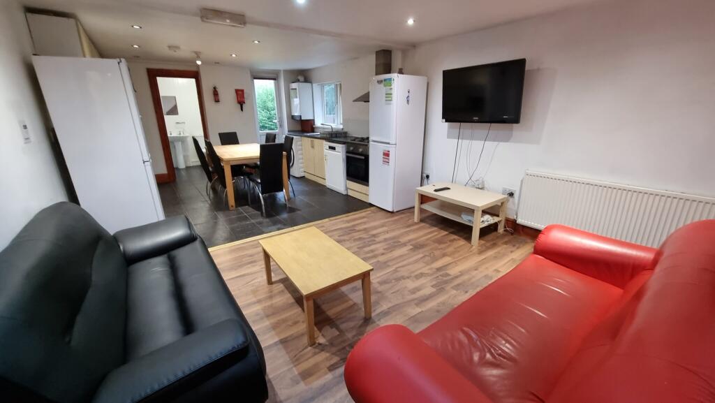 6 bed Mid Terraced House for rent in Birmingham. From Prestige Properties - Birmingham