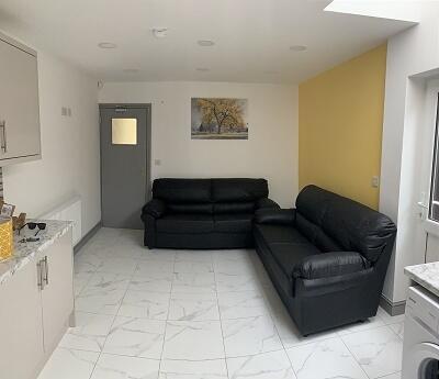 6 bed Mid Terraced House for rent in Birmingham. From Prestige Properties - Birmingham