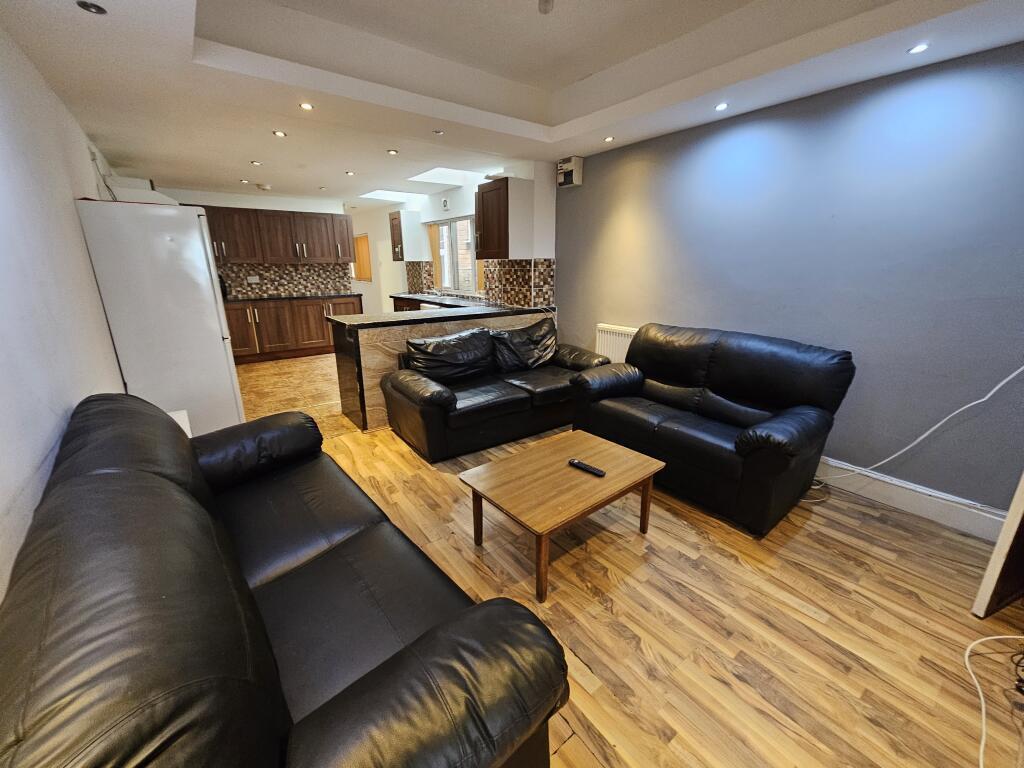 8 bed Mid Terraced House for rent in Birmingham. From Prestige Properties - Birmingham