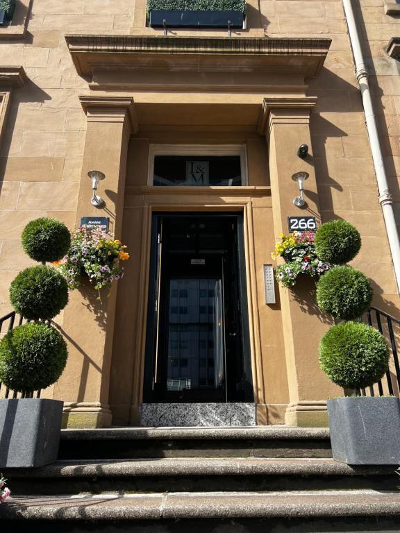 4 bed Studio for rent in Glasgow. From 1st Lets