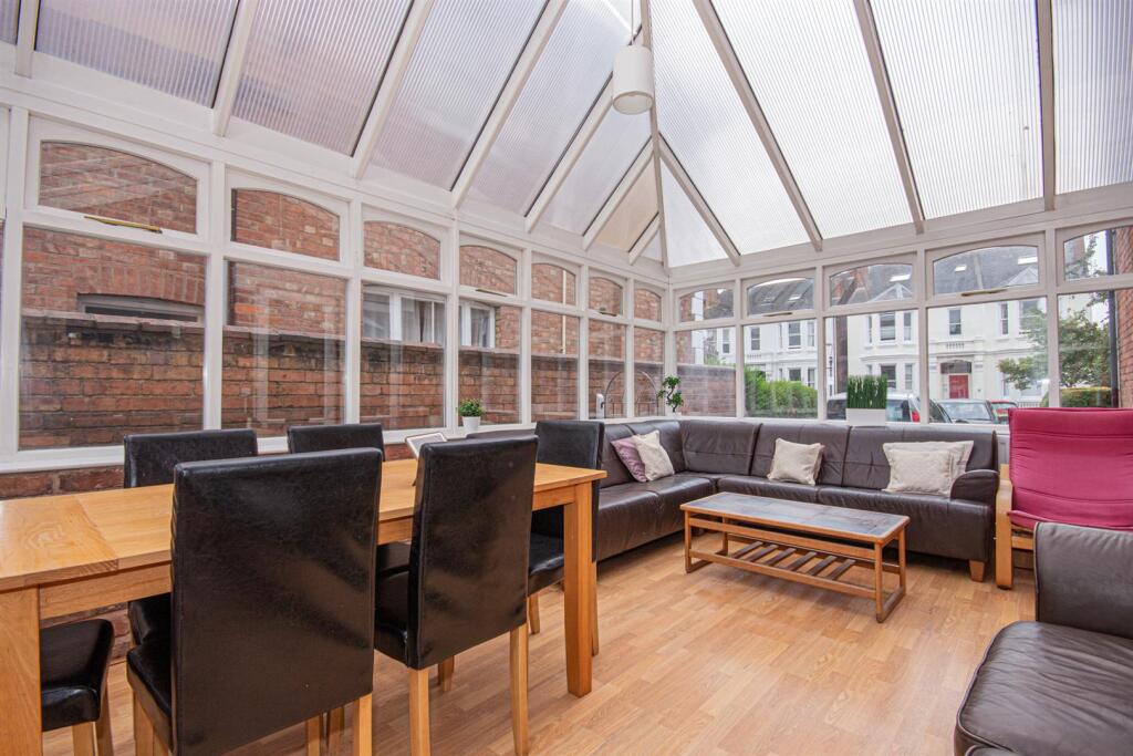 1 bed Detached for rent in Whitnash. From Handles Property - Leamington