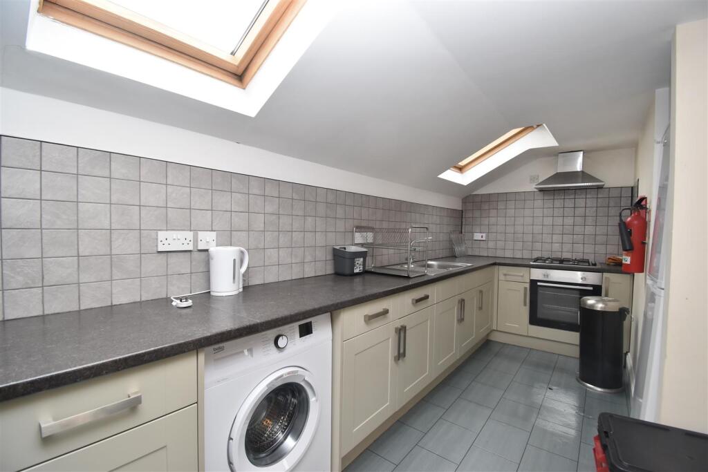 5 bed Apartment for rent in Royal Leamington Spa. From Handles Property - Leamington