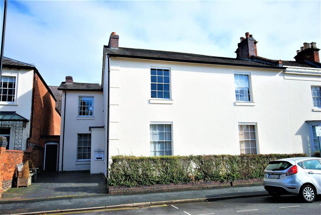 8 bed Detached for rent in Royal Leamington Spa. From Handles Property - Leamington