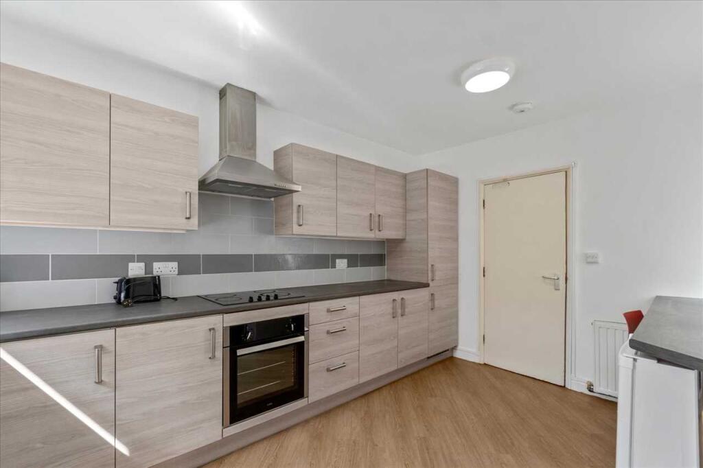 5 bed Mid Terraced House for rent in Plymouth. From Student Choice Plymouth - Plymouth 5 bed Mid Terraced House for rent in Plymouth. From Student Choice Plymouth - Plymouth