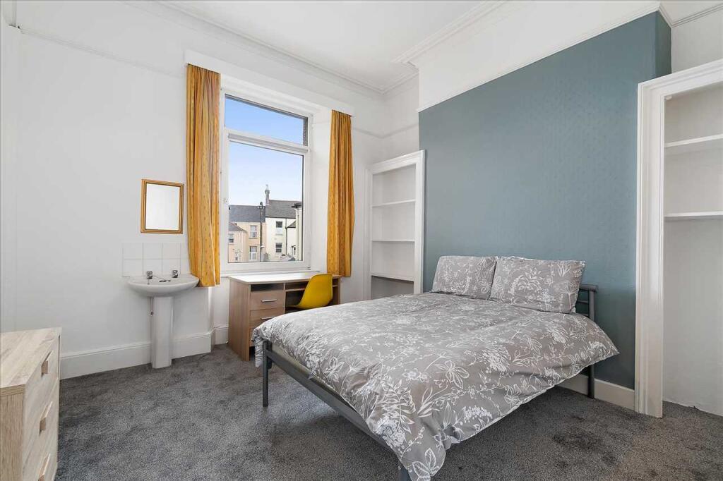 8 bed Mid Terraced House for rent in Plymouth. From Student Choice Plymouth - Plymouth