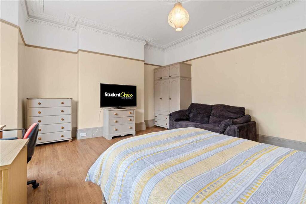 8 bed Mid Terraced House for rent in Plymouth. From Student Choice Plymouth - Plymouth