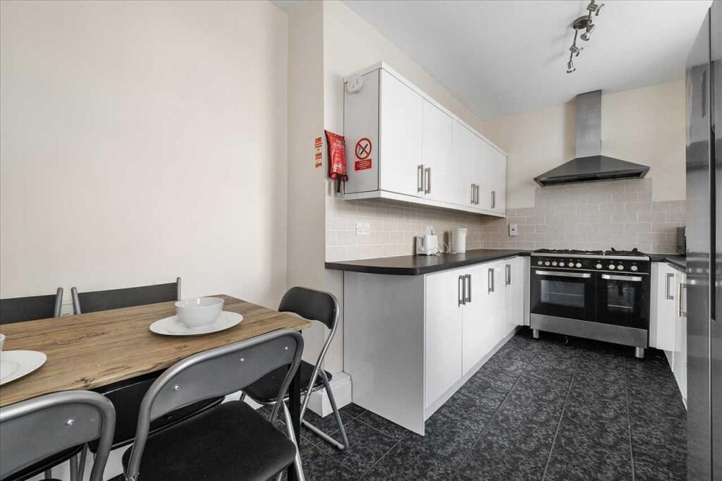 5 bed Mid Terraced House for rent in Plymouth. From Student Choice Plymouth - Plymouth 5 bed Mid Terraced House for rent in Plymouth. From Student Choice Plymouth - Plymouth