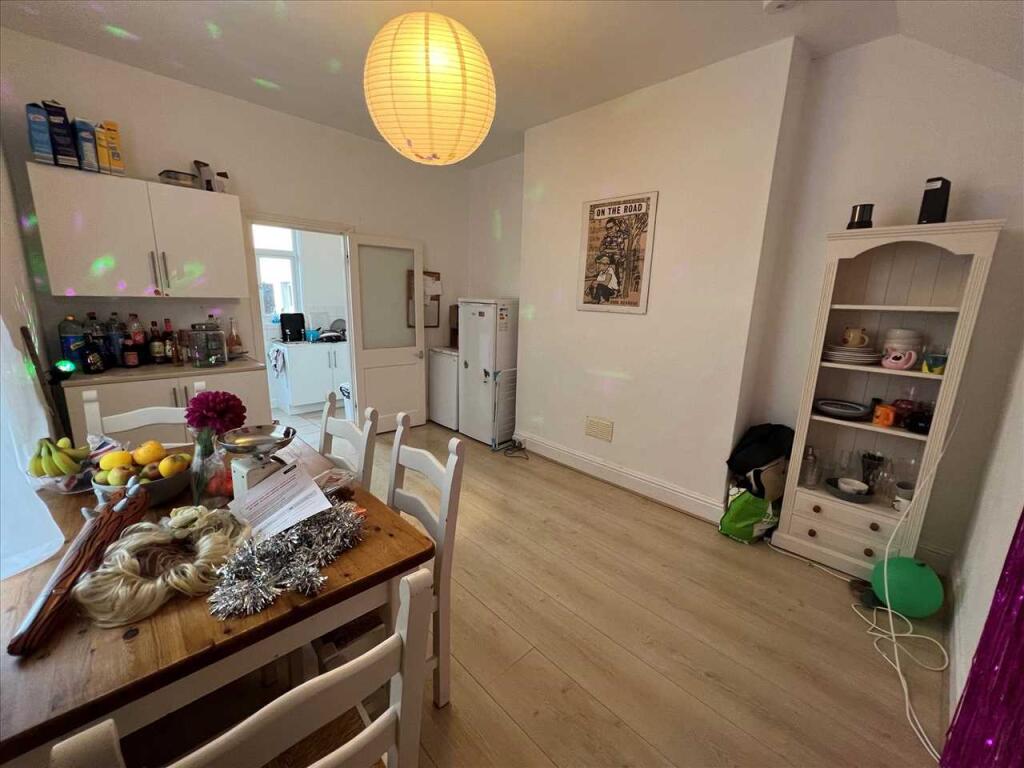 5 bed Mid Terraced House for rent in Plymouth. From Student Choice Plymouth - Plymouth