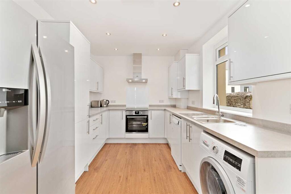 5 bed Mid Terraced House for rent in Plymouth. From Student Choice Plymouth - Plymouth
