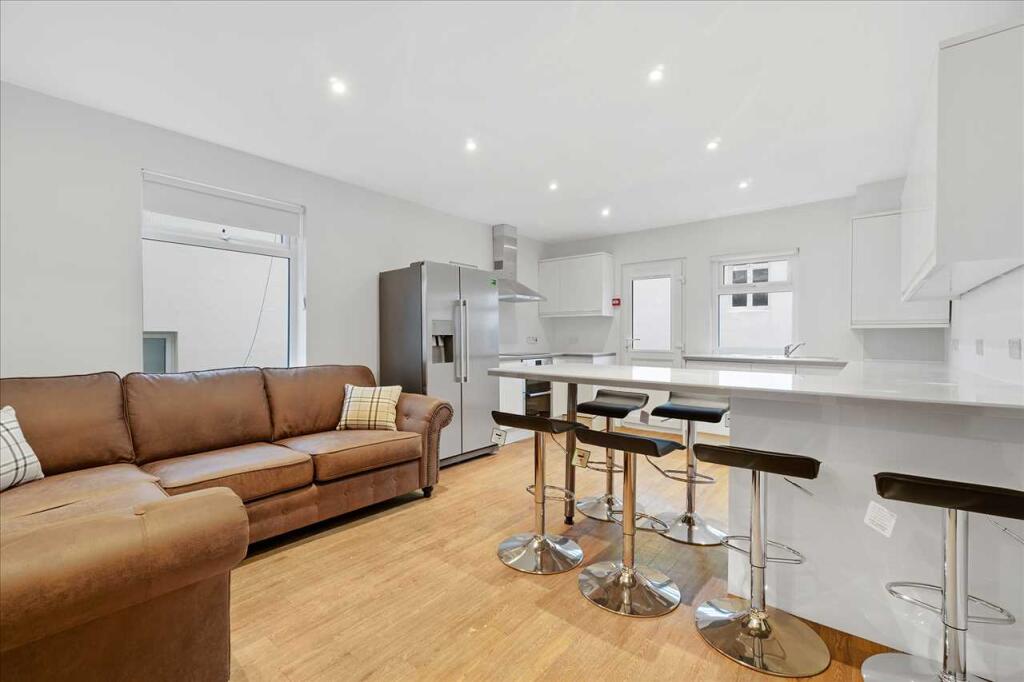 6 bed End of Terrace for rent in Plymouth. From Student Choice Plymouth - Plymouth