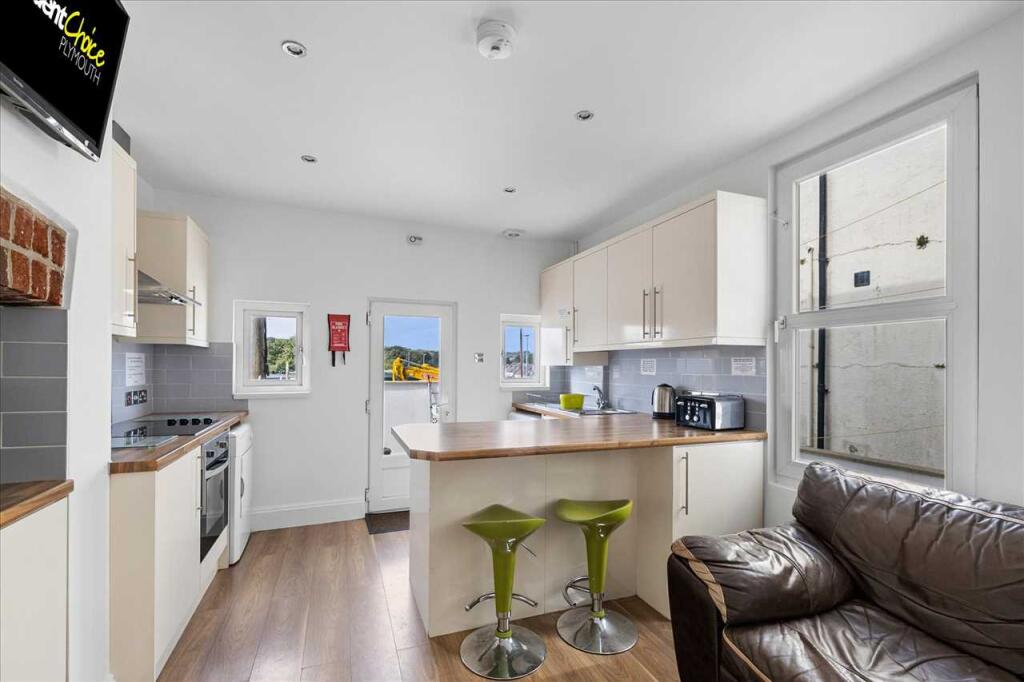 6 bed Mid Terraced House for rent in Plymouth. From Student Choice Plymouth - Plymouth