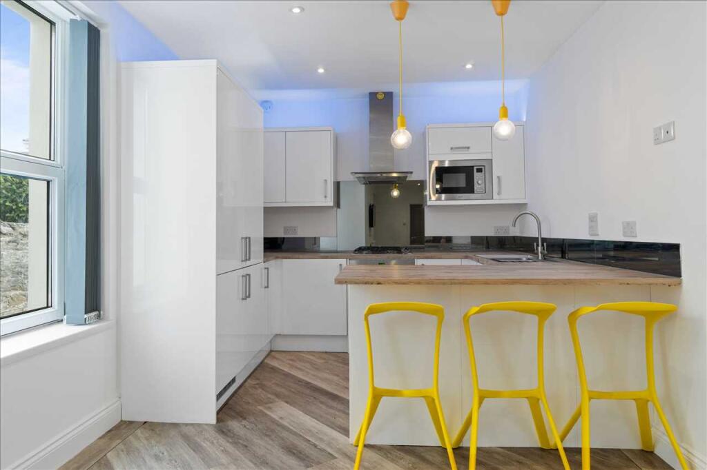 3 bed Apartment for rent in Plymouth. From Student Choice Plymouth - Plymouth