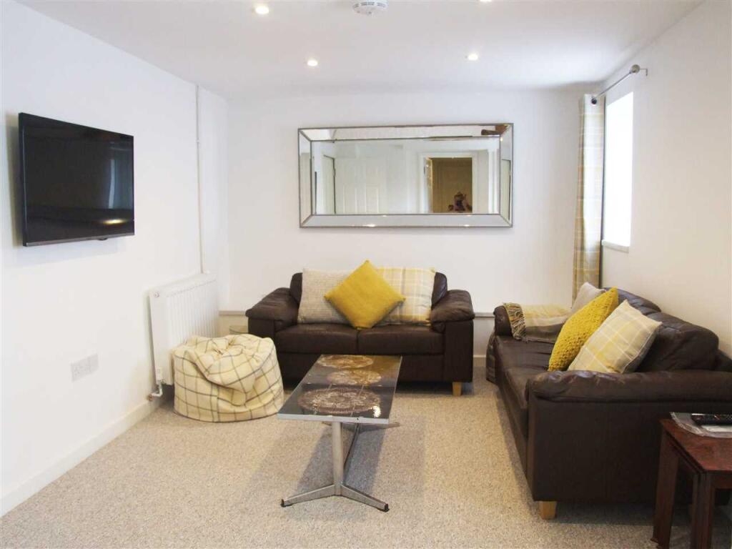 5 bed Apartment for rent in Plymouth. From Student Choice Plymouth - Plymouth