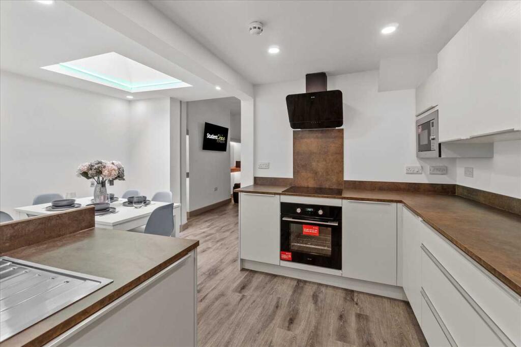6 bed Mid Terraced House for rent in Plymouth. From Student Choice Plymouth - Plymouth