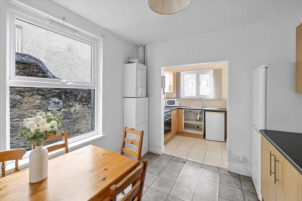 4 bed Mid Terraced House for rent in Plymouth. From Student Choice Plymouth - Plymouth