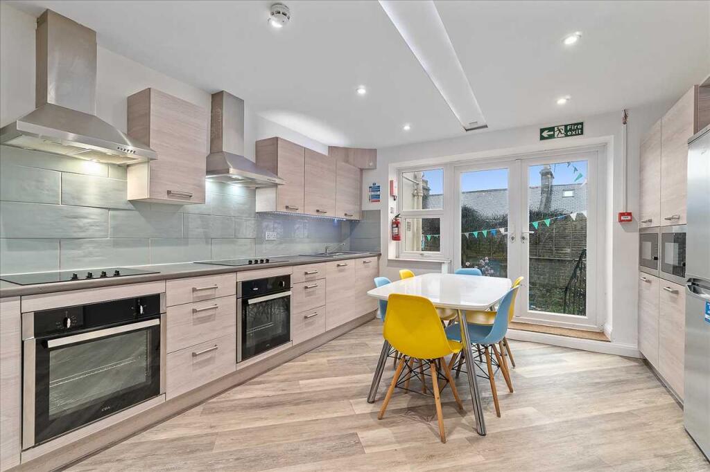 10 bed Mid Terraced House for rent in Plymouth. From Student Choice Plymouth - Plymouth