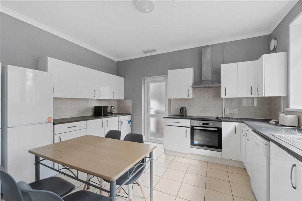 6 bed Mid Terraced House for rent in Plymouth. From Student Choice Plymouth - Plymouth