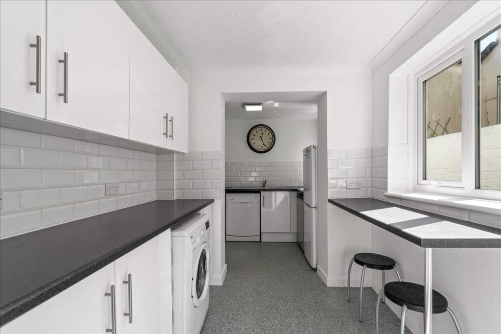 5 bed Mid Terraced House for rent in Plymouth. From Student Choice Plymouth - Plymouth