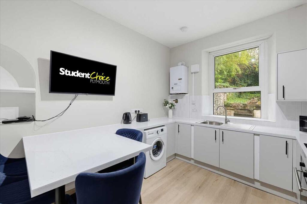 4 bed Mid Terraced House for rent in Plymouth. From Student Choice Plymouth - Plymouth