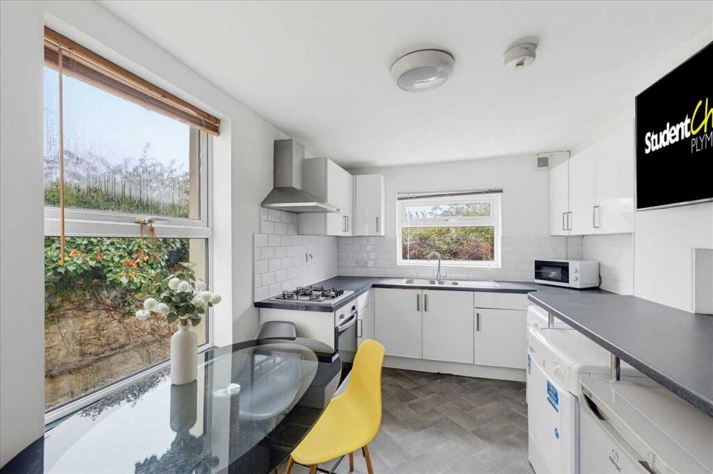 4 bed Mid Terraced House for rent in Plymouth. From Student Choice Plymouth - Plymouth