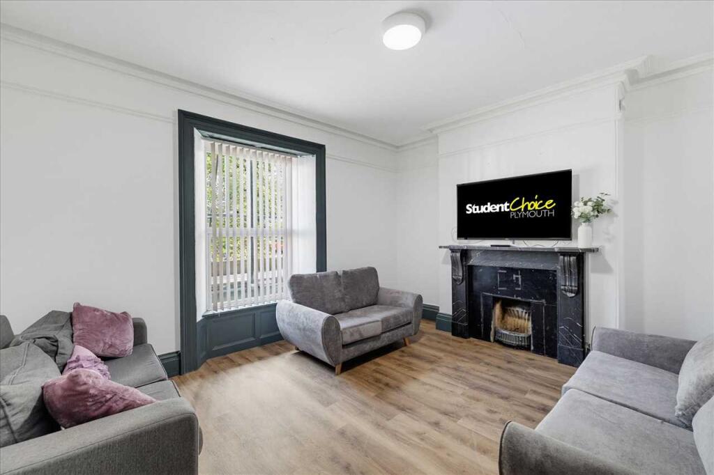 9 bed Mid Terraced House for rent in Plymouth. From Student Choice Plymouth - Plymouth