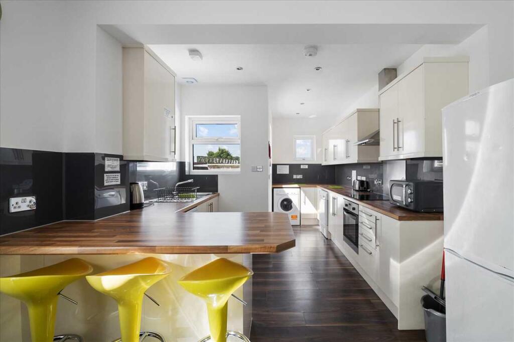 6 bed Mid Terraced House for rent in Plymouth. From Student Choice Plymouth - Plymouth