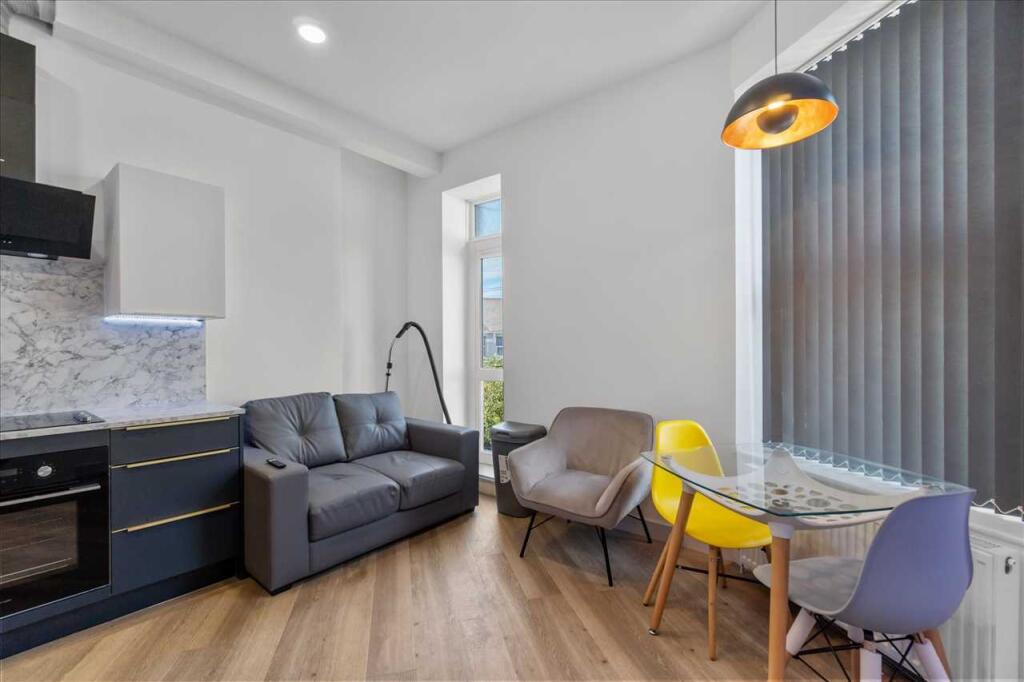 3 bed Apartment for rent in Plymouth. From Student Choice Plymouth - Plymouth