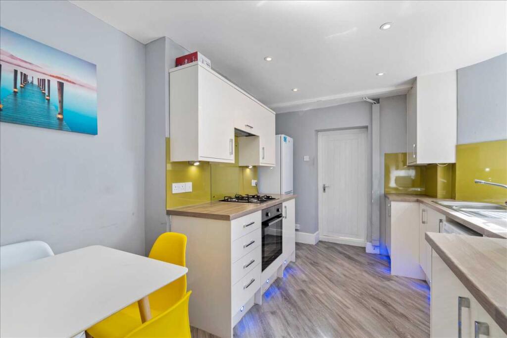 4 bed Mid Terraced House for rent in Plymouth. From Student Choice Plymouth - Plymouth
