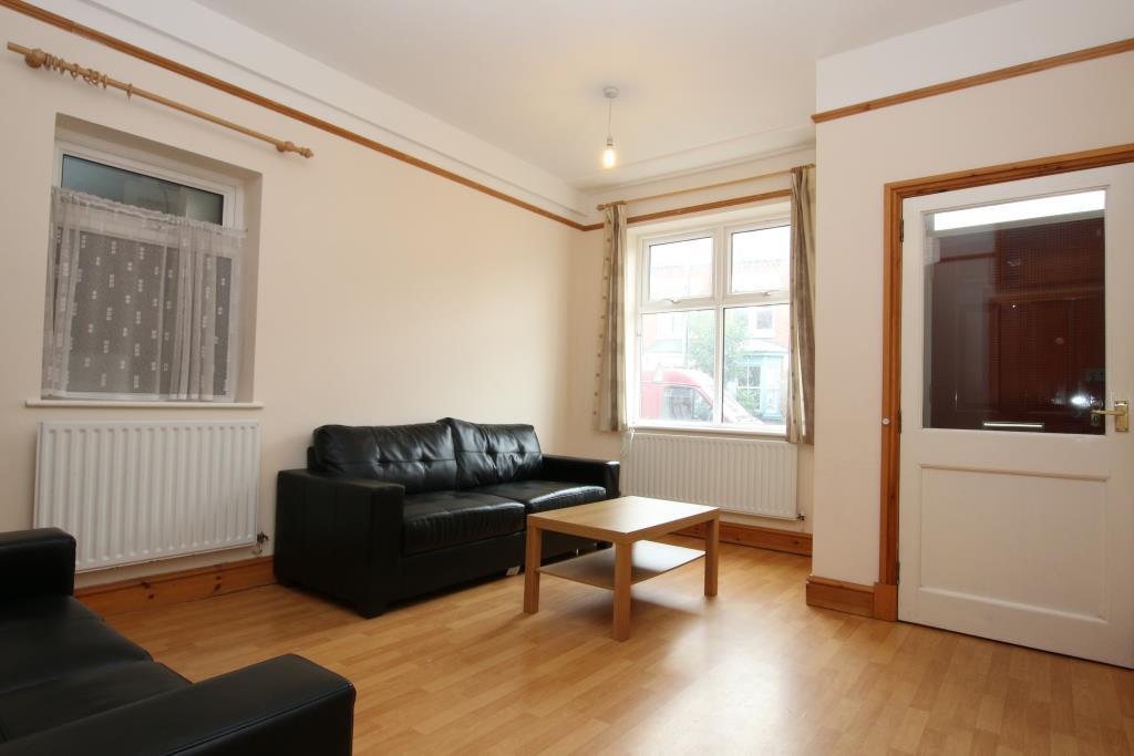 6 bed Mid Terraced House for rent in Stoughton. From Livingstone Property Ltd - Leicester