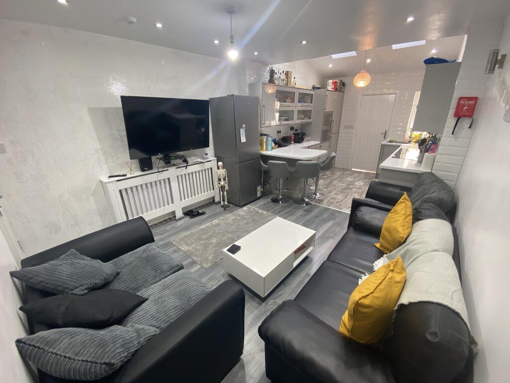 5 bed Detached for rent in Birmingham. From Purple Frog Property Ltd - Birmingham