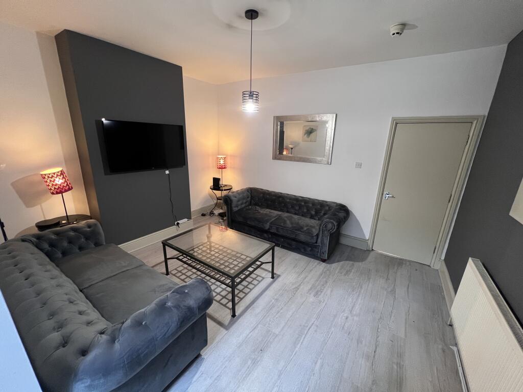 5 bed Detached for rent in Smethwick. From Purple Frog Property Ltd - Birmingham 5 bed Detached for rent in Smethwick. From Purple Frog Property Ltd - Birmingham