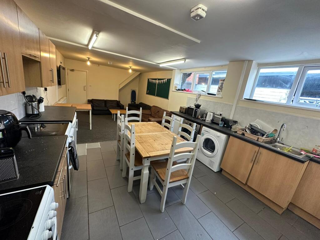 7 bed Detached for rent in Birmingham. From Purple Frog Property Ltd - Birmingham