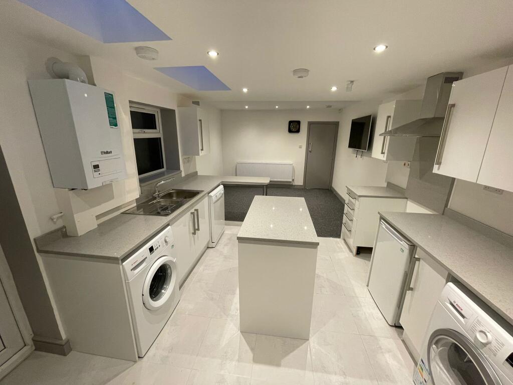 6 bed Detached for rent in Birmingham. From Purple Frog Property Ltd - Birmingham