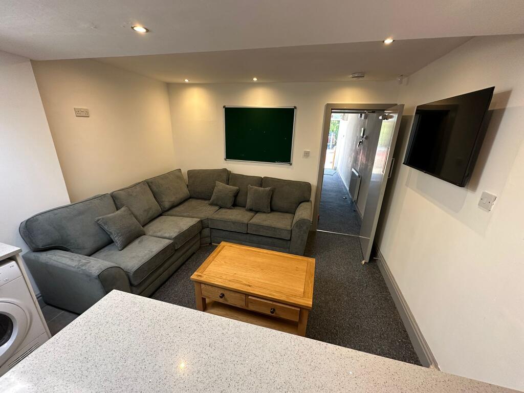 6 bed Detached for rent in Birmingham. From Purple Frog Property Ltd - Birmingham