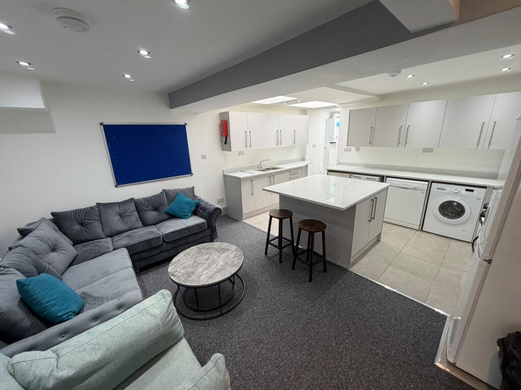 8 bed Detached for rent in Birmingham. From Purple Frog Property Ltd - Birmingham