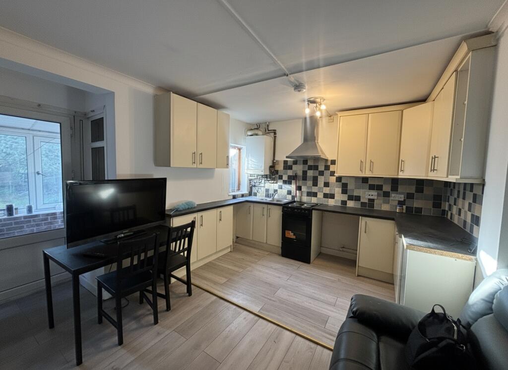 3 bed Detached for rent in Wilford. From PURPLE FROG ASSET MANAGEMENT LIMITED - Nottingham