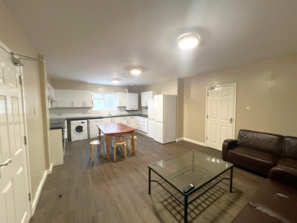 7 bed 1st Floor Flat for rent in Bristol. From PJ Reynolds - Bristol