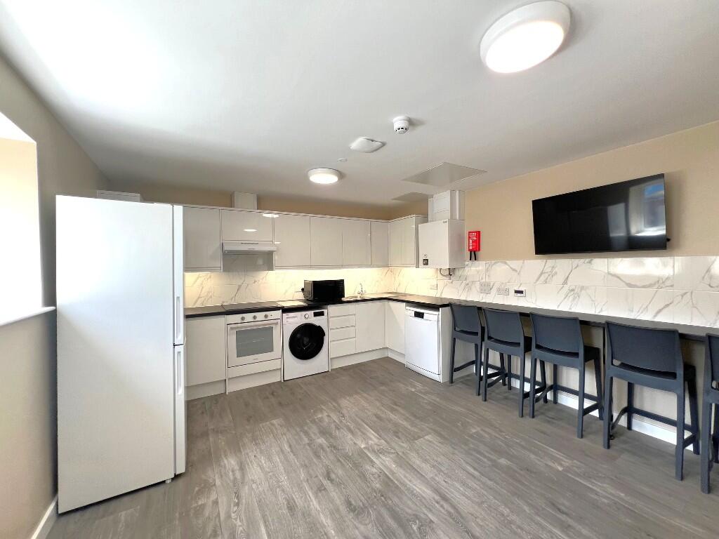 5 bed 1st Floor Flat for rent in . From PJ Reynolds - Bristol