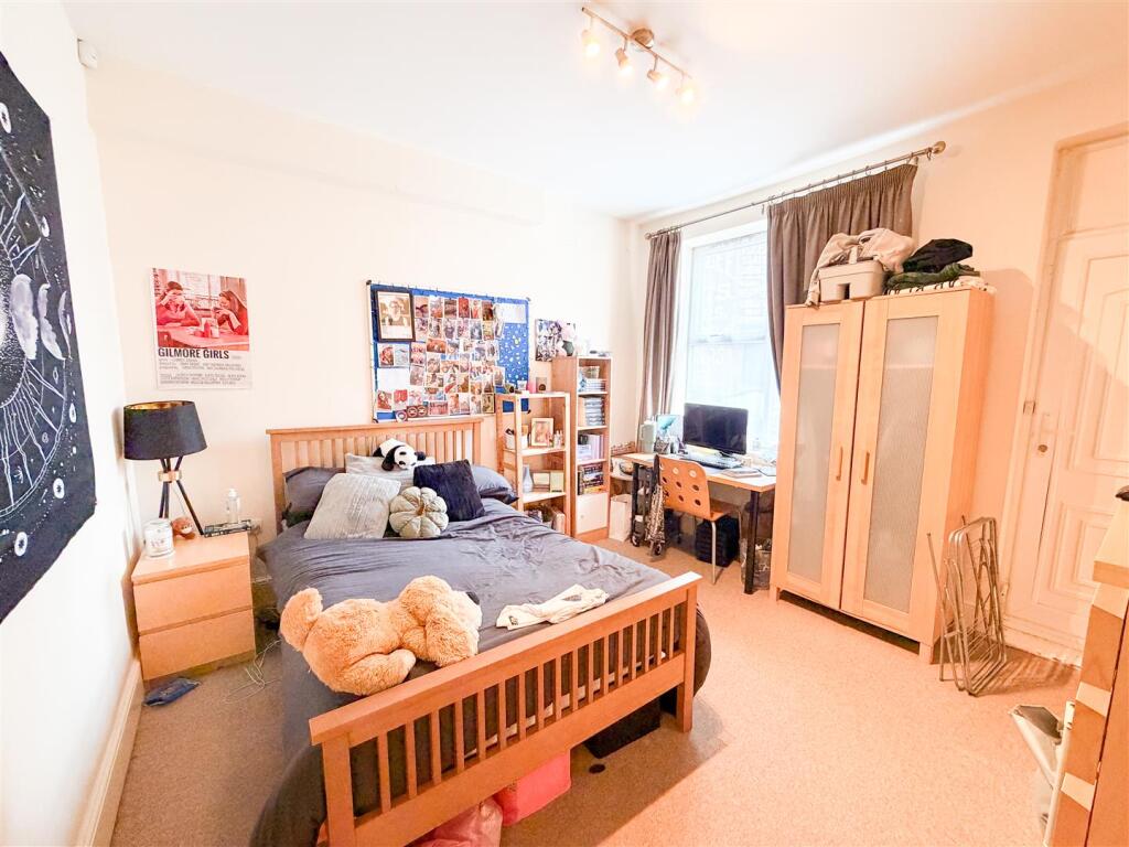 4 bed Detached for rent in Sheffield. From Broomhill Property Shop - Sheffield