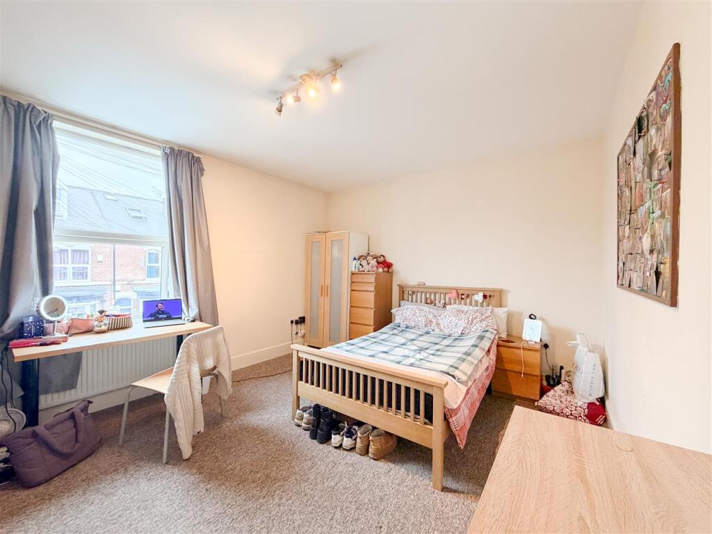 4 bed Detached for rent in Sheffield. From Broomhill Property Shop - Sheffield