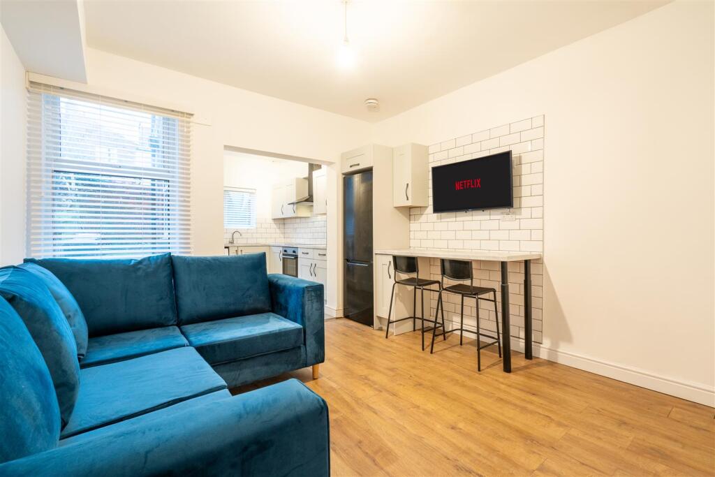 5 bed Detached for rent in Sheffield. From Broomhill Property Shop - Sheffield 5 bed Detached for rent in Sheffield. From Broomhill Property Shop - Sheffield