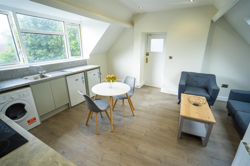 2 bed 1st Floor Flat for rent in Sheffield. From Broomhill Property Shop - Sheffield