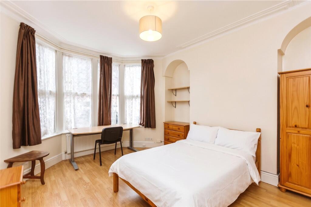 6 bed Mid Terraced House for rent in Bristol. From CJ Hole - Bishopston